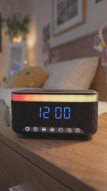 Denver ECQ-112B Digitalwecker mit Akku 1.200 mAh, Bluetooth 5.0, Qi-Laden 15 W, 7 Wecktönen, Weißrauschen, USB/SD/AUX, RGB, Schwarz