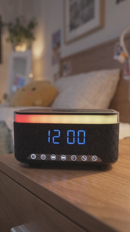Denver ECQ-112B Digitalwecker mit Akku 1.200 mAh, Bluetooth 5.0, Qi-Laden 15 W, 7 Wecktönen, Weißrauschen, USB/SD/AUX, RGB, Schwarz